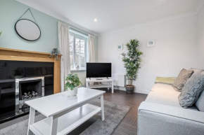 Large 4-bed house with off-street parking located in a quiet cul de sac offered by Our Home Short Stays with free wifi and crisp hotel standard linen perfect for contractors and families